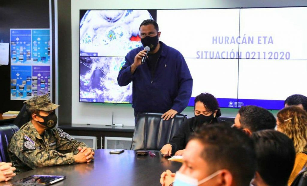 Gobierno decreta alerta roja ante peligro de huracán Eta