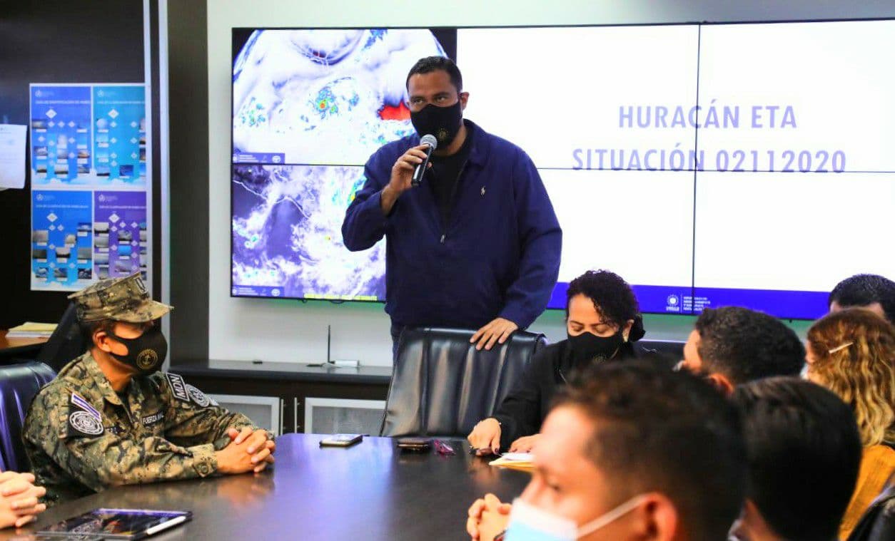 Gobierno decreta alerta roja ante peligro de huracán Eta