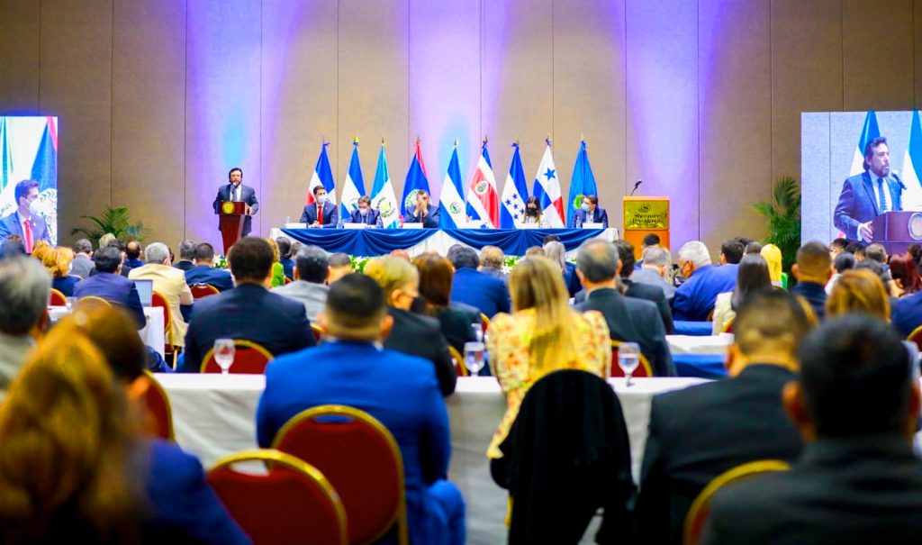 Vicepresidente Félix Ulloa Conferencia