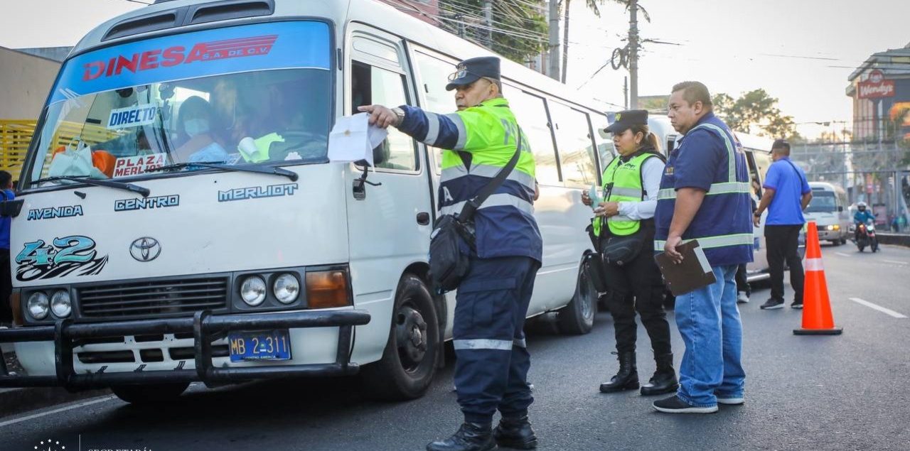 Aplican mayor rigurosidad en los controles al transporte público para que  no cobren más de pasaje a los usuarios - Presidencia de la República de El  Salvador