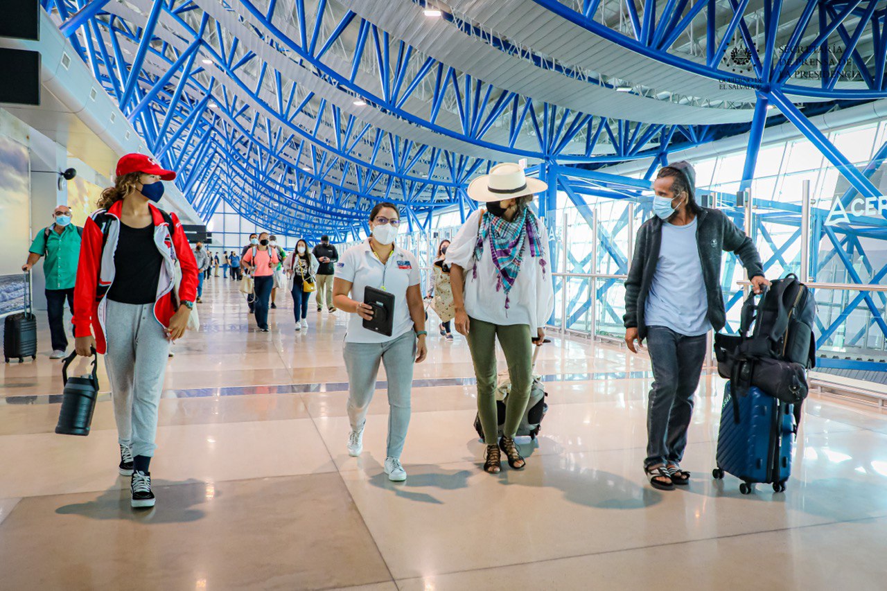 Más de 91,500 viajeros fueron movilizados en el Aeropuerto Internacional en  los primeros 8 días del 2023 - Presidencia de la República de El Salvador